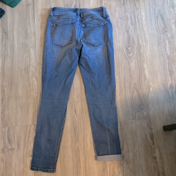 Distresed boyfriend jeans with double button fly and zipper - Picture 4 of 5